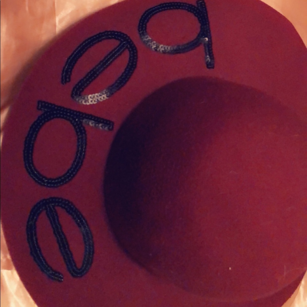 *ULTRA RARE* Wide-Rim Bebe Maroon Hat - Picture 3 of 3